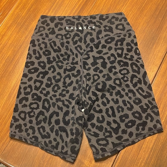 Balance Athletica (Vitality) Ascend Rider Shorts in Panther Forest - Picture 6 of 6